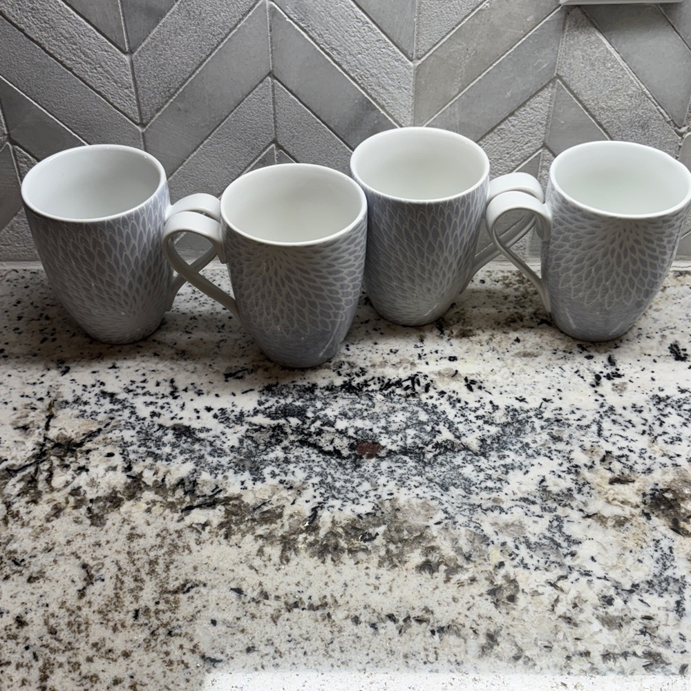 Stylish White and Lilac Textured Mugs Set